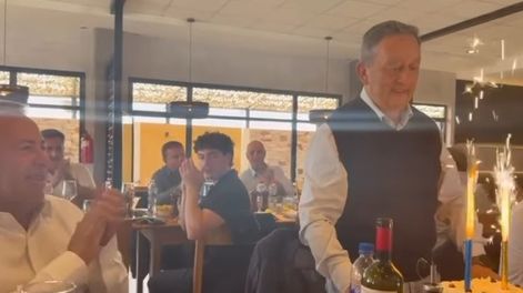 Política en Off. Alfredo Cornejo fue uno de los animadores del cumpleaños de Celso Jaque, quien lo invitó a su fiesta a pesar de que el PJ hace campaña criticándolo.&nbsp; &nbsp;