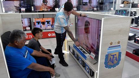 Los Andes | El plan para la financiación y compra de electrodomésticos en cuotas, Ahora 30, comenzó a regir ayer y las casas de electrodomésticos recibieron varias consultas. Foto: Orlando Pelichotti / Los Andes