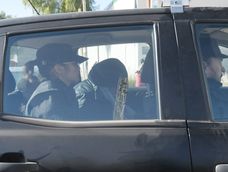 Sandra Astudillo, llegando al Polo Judicial para ser imputada por abuso sexual, como coautora, junto a Cacho Garay. Foto:  Los Andes