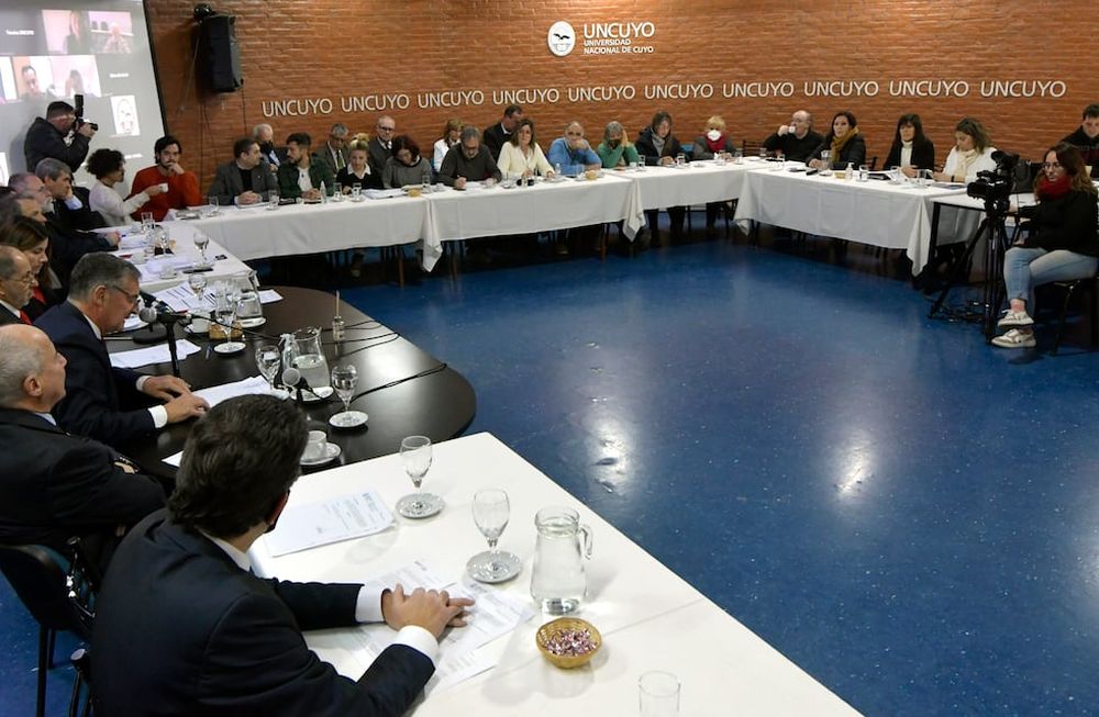 El Consejo Superior proclamó a las fórmulas ganadoras y hay conflictos por el lugar del Personal de Apoyo Académico. Foto:  Orlando Pelichotti / Los Andes