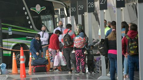 Los Andes | Si bien el movimiento ha sido muy limitado en la Terminal, de a poco las empresas van sumando frecuencias. Foto: Orlando Pelichotti
