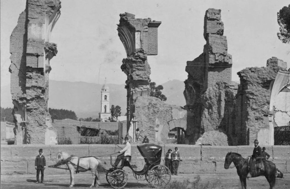 Una imagen de la iglesia de San Francisco, en la Cuarta Sección de Ciudad, en los días posteriores al terremoto del 20 de marzo de 1861. El templo quedó completamente destruido.
