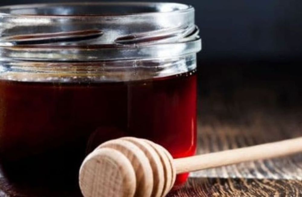 Estas mieles se caracterizan por tener sabores y aromas únicos que reflejan la riqueza de la biodiversidad del país. En general, contienen más minerales y polifenoles y presentan una conductividad más alta que las mieles claras.