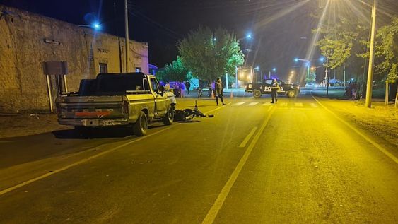 Tragedia en Rivadavia: un motociclista murió tras una camioneta que se adelantó y lo impactó de frente