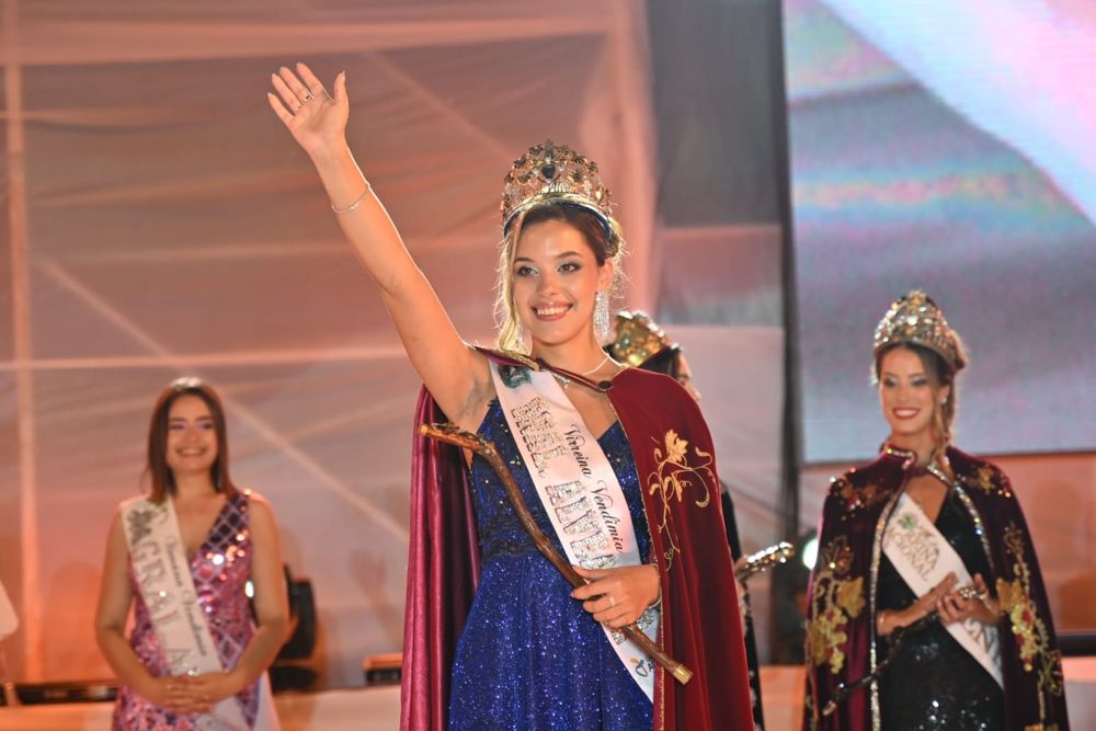 Mariana Belén Perra Cucatto, de 19 años, fue electa reina departamental 2026.