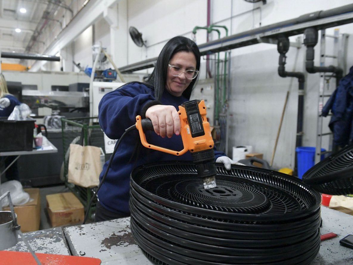 Cae el trabajo formal: casi 170.000 puestos menos que en diciembre de 2023.