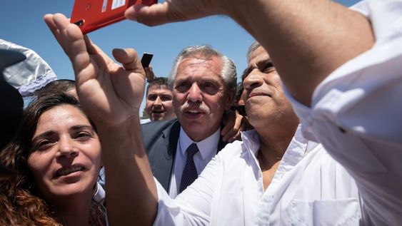 El presidente Alberto Fernández arribó este miércoles a Mendoza para inaugurar la ampliación de la Planta Depuradora de Líquidos Cloacales El Paramillo, en el departamento de LavalleFoto: Ignacio Blanco / Los Andes