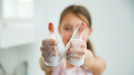 Una de las recomendaciones para evitar contagios es el lavado de manos. Foto: stock.adobe.com / Sanatorio Allende