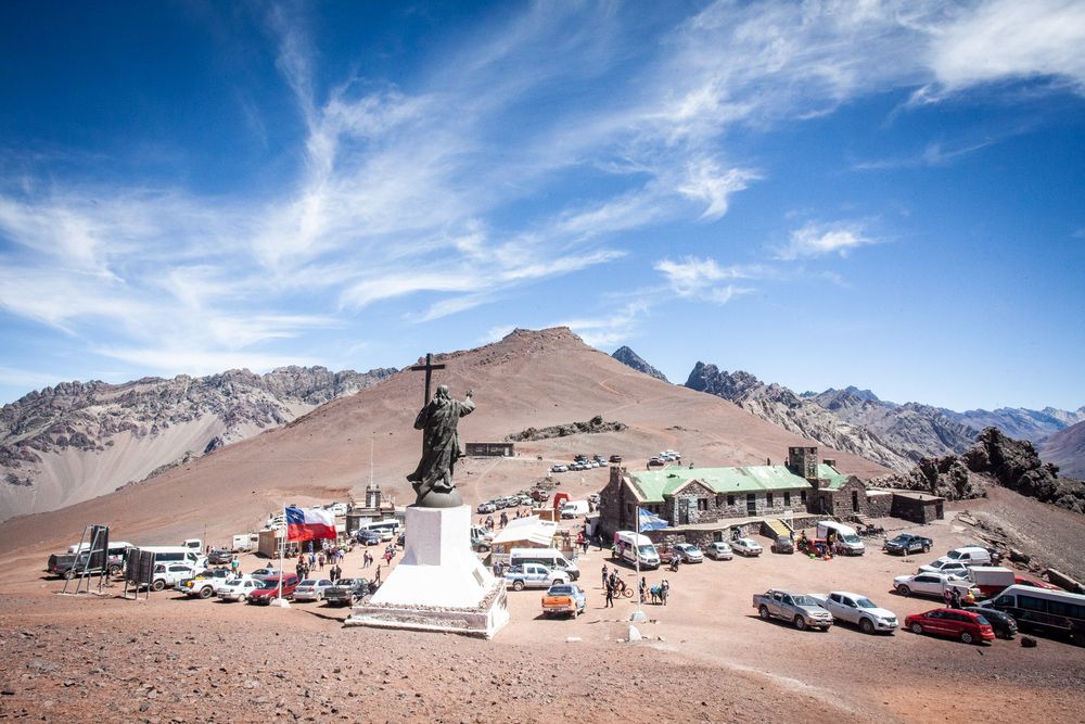 Cristo Redentor de los Andes, un imponente monumento de bronce situado en la frontera entre Argentina y Chile.
