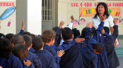 La DGE confirmó el retorno a las aulas y Casa de Gobierno la actividad normal. Mendoza quedaría alcanzada solo si Nación dicta un DNU.