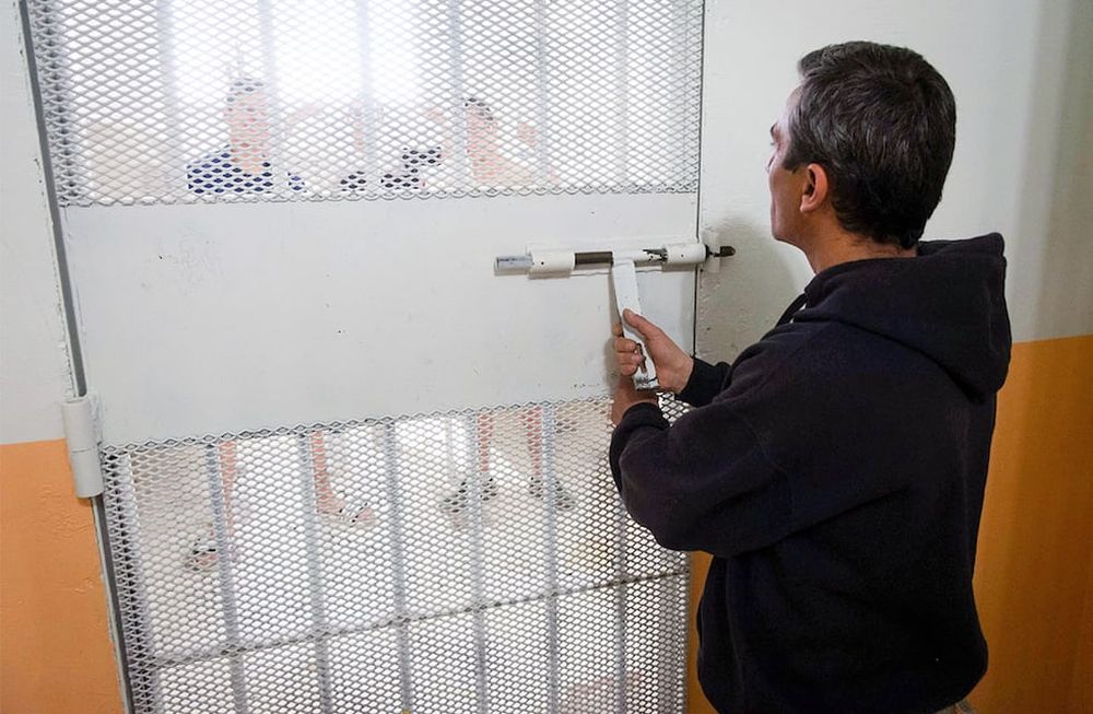 Jóvenes de 16 a 18 años que han cometido delitos graves quedan alojados en el ex COSE. Por delitos menores van a la UMA. Foto: Archivo /  Los Andes