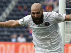 Irreconocible: se encontró con Gonzalo Higuaín en una tienda de Miami y su foto se volvió viral. Irreconocible: se encontró con Gonzalo Higuaín en una tienda de Miami y su foto se volvió viral.