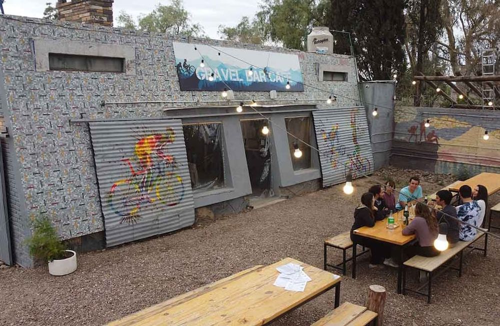 El área antes llena de locales bailables y desbordada de jóvenes y vehículos los fines de semana, va mutando y se rinde a la tranquilidad que proponen los nuevos emprendimientos. | Foto: José Gutiérrez / Los Andes