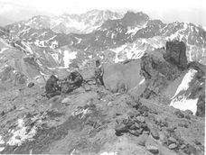 1985, cuando hallaron a la momia del niño inca en el Aconcagua. Foto archivo de diario Los Andes.