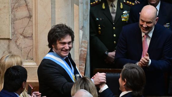 NOTICIAS ARGENTINAS BAIRES, SEPTIEMBRE 15: El presidente Javier Milei exhortó hoy a los legisladores a que definan \de qué lado de la historia quieren quedar\ en el debate por el Presupuesto 2025. FOTO NA: MAXI LUNA