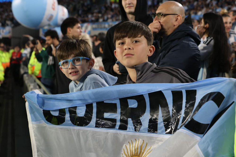 Los Andes en la despedida de Lionel Messi: todo el color de los hinchas de la Selección Argentina.