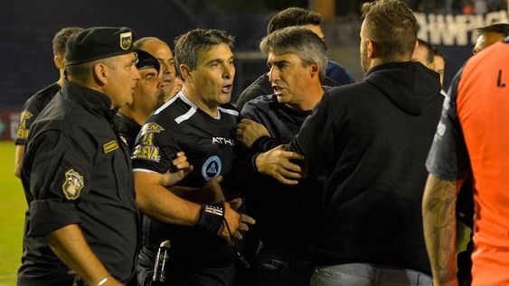 Tras la derrota de la Lepra, todos los cañones  apuntaron a Castro