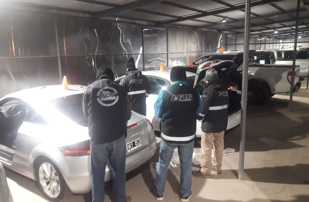 La AFIP y la Policía investigan irregularidades en varios vehículos de las dos concesionarias allanadas en el Este. Foto: Prensa Ministerio de Seguridad