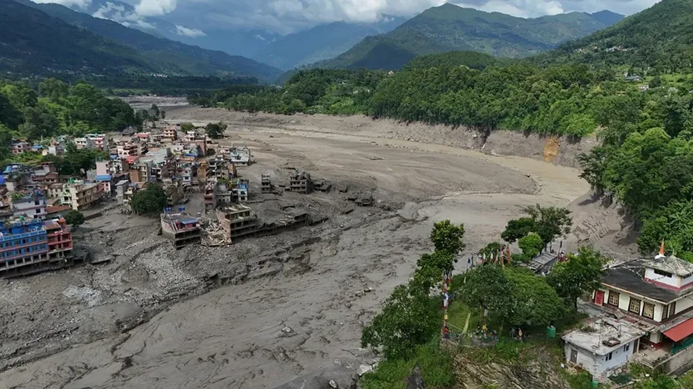 Estremecedores videos: una impactante riada en Nepal arrasó con ciudades dejando muertos y desaparecidos.