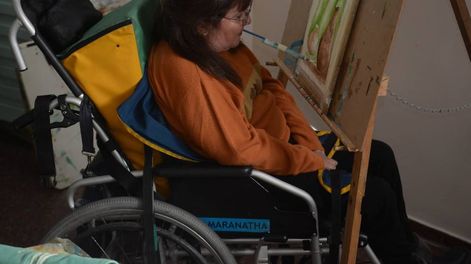 La Esclerosis Múltiple (EM) es una enfermedad neurológica, crónica, que afecta al sistema nervioso central.