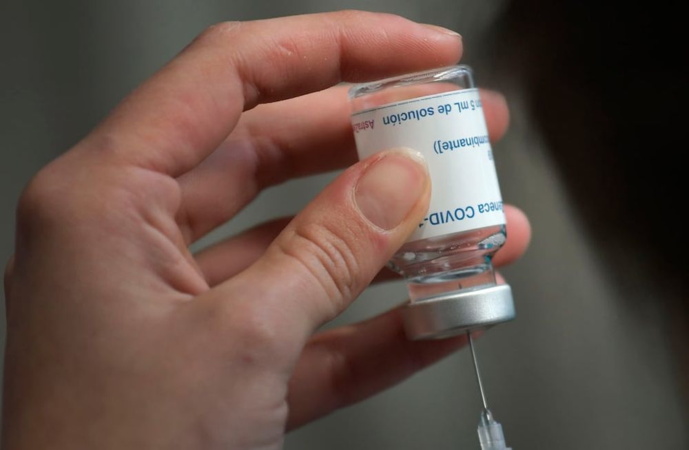 Un total de 680 mil vacunas AstraZeneca serán distribuidas entre mañana y el sábado en los distritos del país. Foto: Orlando Pelichotti / Los Andes