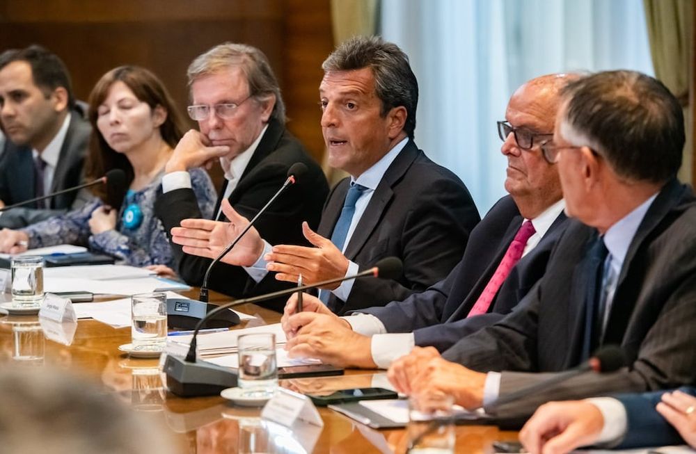 En la reunión se encontraban los representantes de la Mesa de Enlace Agropecuaria, el titular de la AFIP, Carlos Castagnetto, y del Banco Nación, Silvina Batakis.