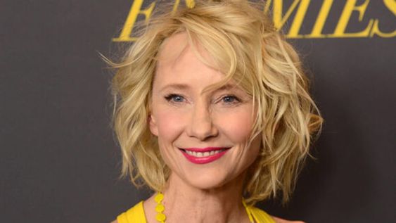 La reconocida productora de 53 años estroló su auto contra una vivienda, días más tarde le decretaron la muerte cerebral, según confirmó la Policía de Los Angeles al Fox News Digital.