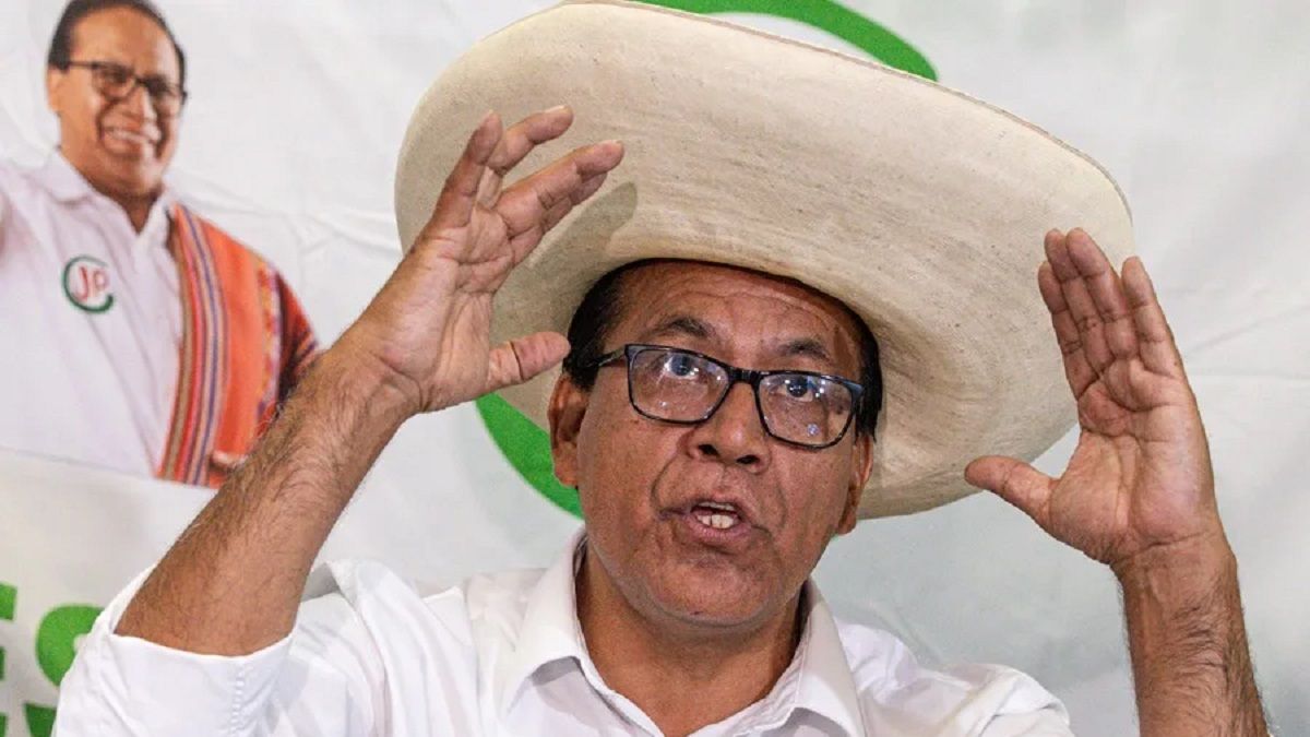Perú: un candidato izquierdista desplaza a López Aliaga e iría al balotaje con Keiko Fujimori