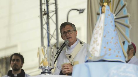 El Arzobispo de Buenos Aires, Jorge García Cuerva, cerró este domingo la 51° Peregrinación Juvenil a Luján con un mensaje cargado de realismo y esperanza, al advertir que a muchos argentinos les pesa la pobreza y las consecuencias del narcotráfico, pero llamó a no rendirse ni tomar “atajos tramposos”.