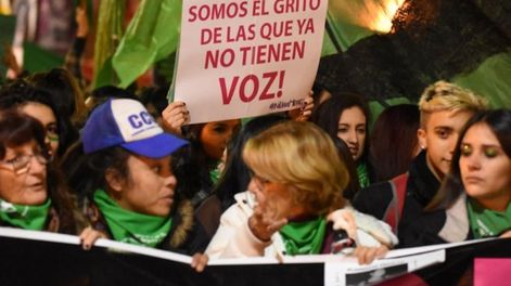 Las mujeres siguen marchando por los derechos que aún no se cumplen. Foto: Archivo Los Andes