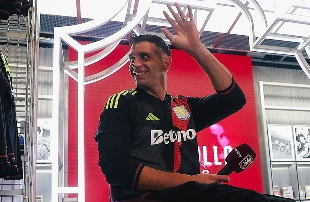Dibu Martínez extendió su contrato con el Aston Villa hasta 2029. Foto: Instagram.