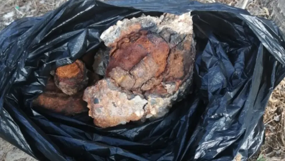 Una piedra encontrada por una niña en la Costa Brava resulta ser una granada de la Guerra Civil.