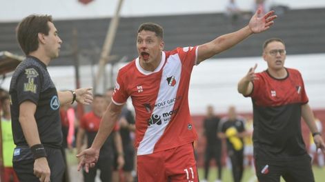 Deportivo Maipú enfrente a Deportivo Riestra por la Primera Nacional / Orlando Pelichotti.
