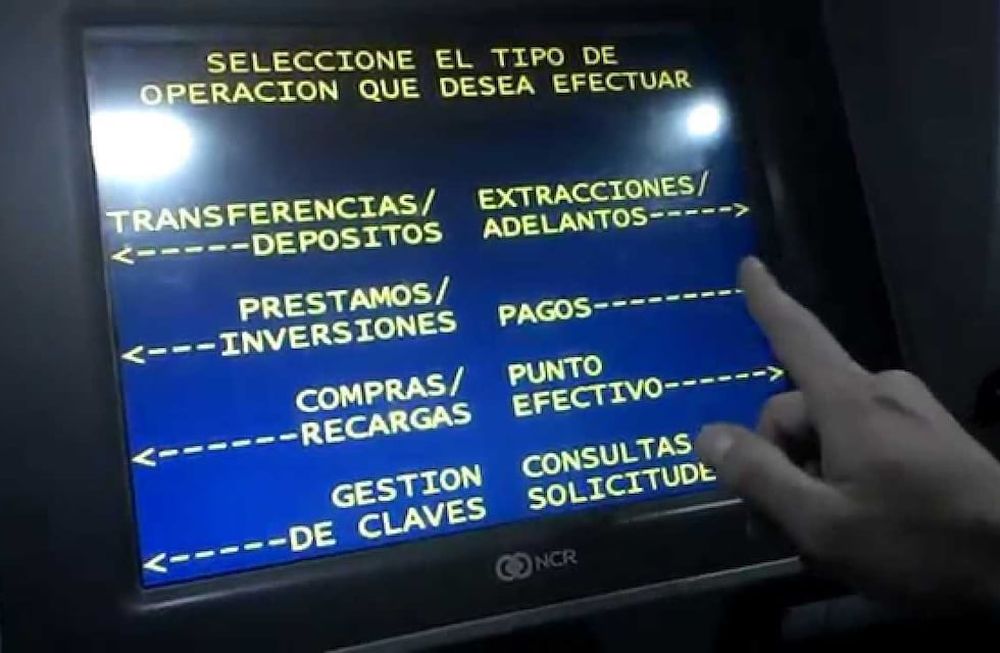 La mujer fue engañada por un grupo de hombres que, telefónicamente, le hicieron creer que eran empleados del banco y le pidieron que complete una transacción.