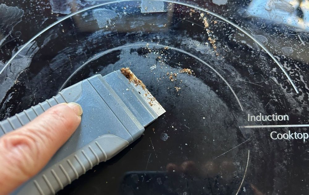 La placa que reemplaza las hornallas de la cocina, mejora la apariencia general del ambiente. Estos pasos mejoran la apariencia del anafe.