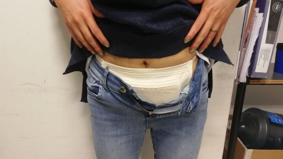 Escondió 18 mil dólares en sus partes íntimas y fue detenida en el aeropuerto de Mendoza