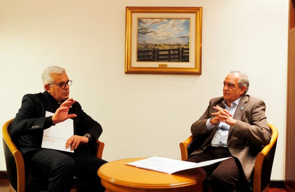 En el marco de la reunión de Consejo de Administración de la entidad representada por Consejeros de las diferentes producciones del país, se reunieron junto al Ministro de Agricultura, y funcionarios que acompañaron a Julián Domínguez.