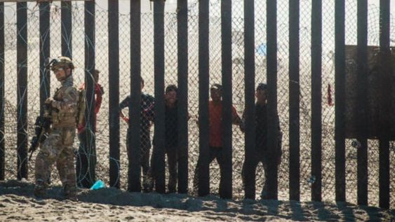 Corte Suprema de EEUU reactiva política migratoria de Trump Quédate en México. Gentileza / Banca y Negocios