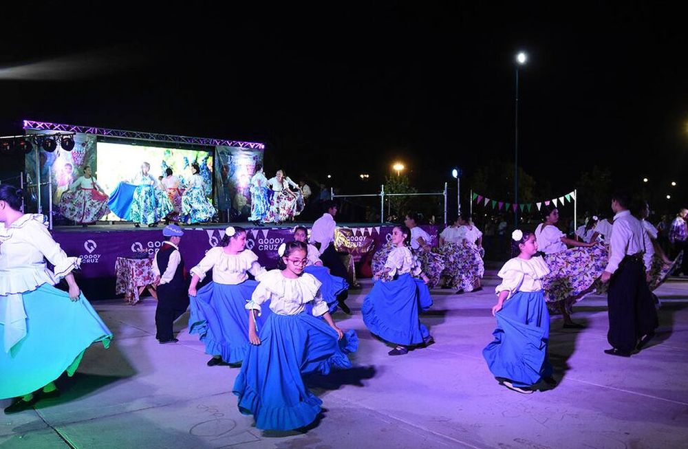 Vendimia de mí tierra criolla Fiesta Distrital de Villa Marini quienes eligieron a Micaela Miguez, su nueva reina distrital.Foto: Mariana Villa/ Los Andes