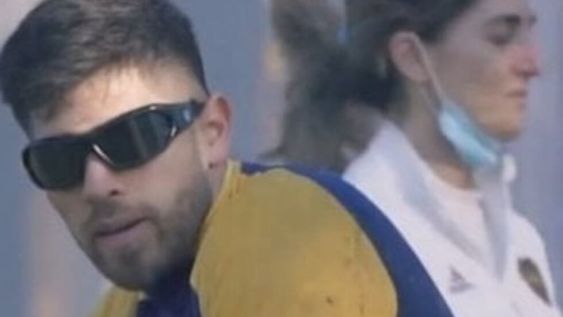 El año pasado sorprendió mucho cuando Boca difundió imágenes del arquero con unos lentes, pero luego se conoció que formaron parte de un ejercicio específico. / Gentileza.