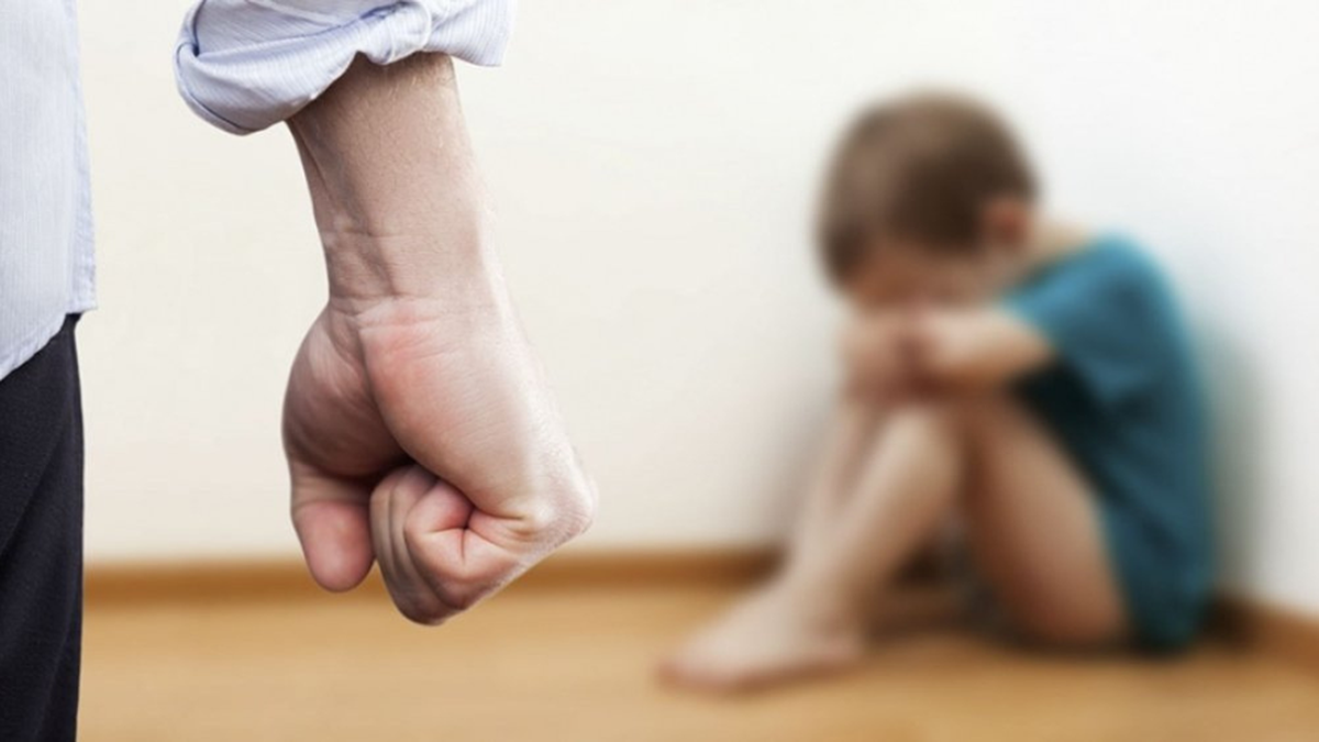 Un padre abofeteó a su hijo de 10 años en la calle y fue condenado a 9 meses en prisión