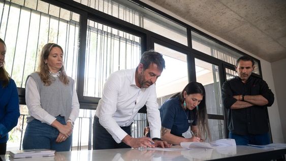 Comenzarán las obras de conexión de agua y cloacas en el barrio Flores Olivares