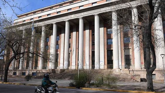 Ordenan a una prepaga cubrir un novedoso tratamiento para una niña mendocina con enanismo