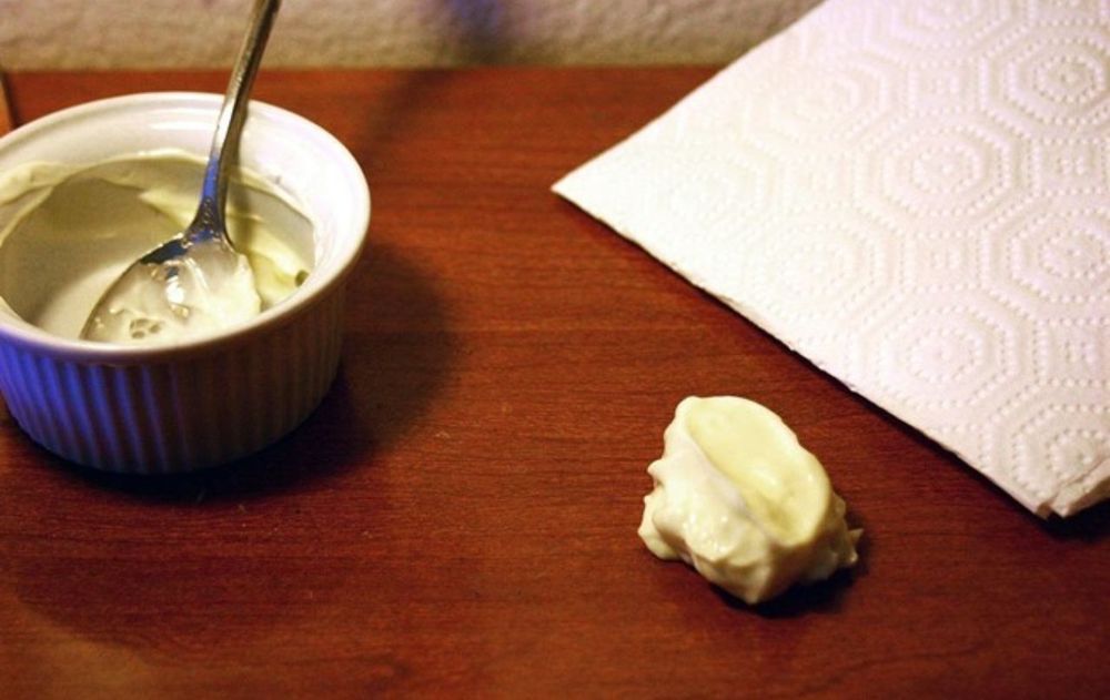 Las manchas de humedad en maderas son difíciles de eliminar, pero este método casero ayuda porque el ingrediente posee compuestos efectivos.