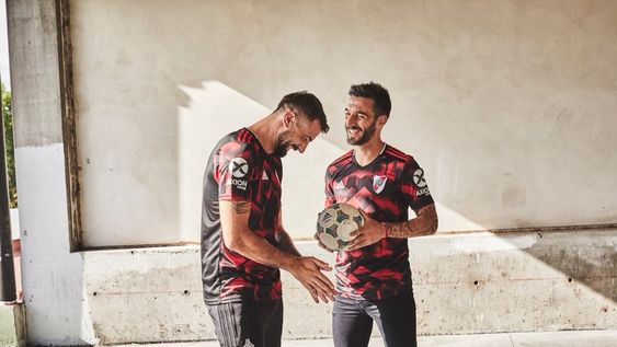 Polémica por la nueva camiseta de River