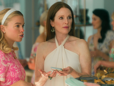 Julianne Moore interpreta a una filátropa llena de misterios en esta nueva serie de Netflix.