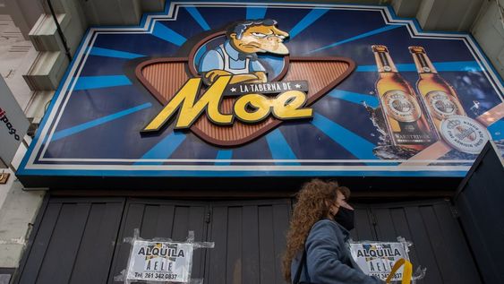 Cerró La Taberna de Moe, emblemático kiosco y bar de calle Catamarca. Foto: Ignacio Blanco / Los Andes.