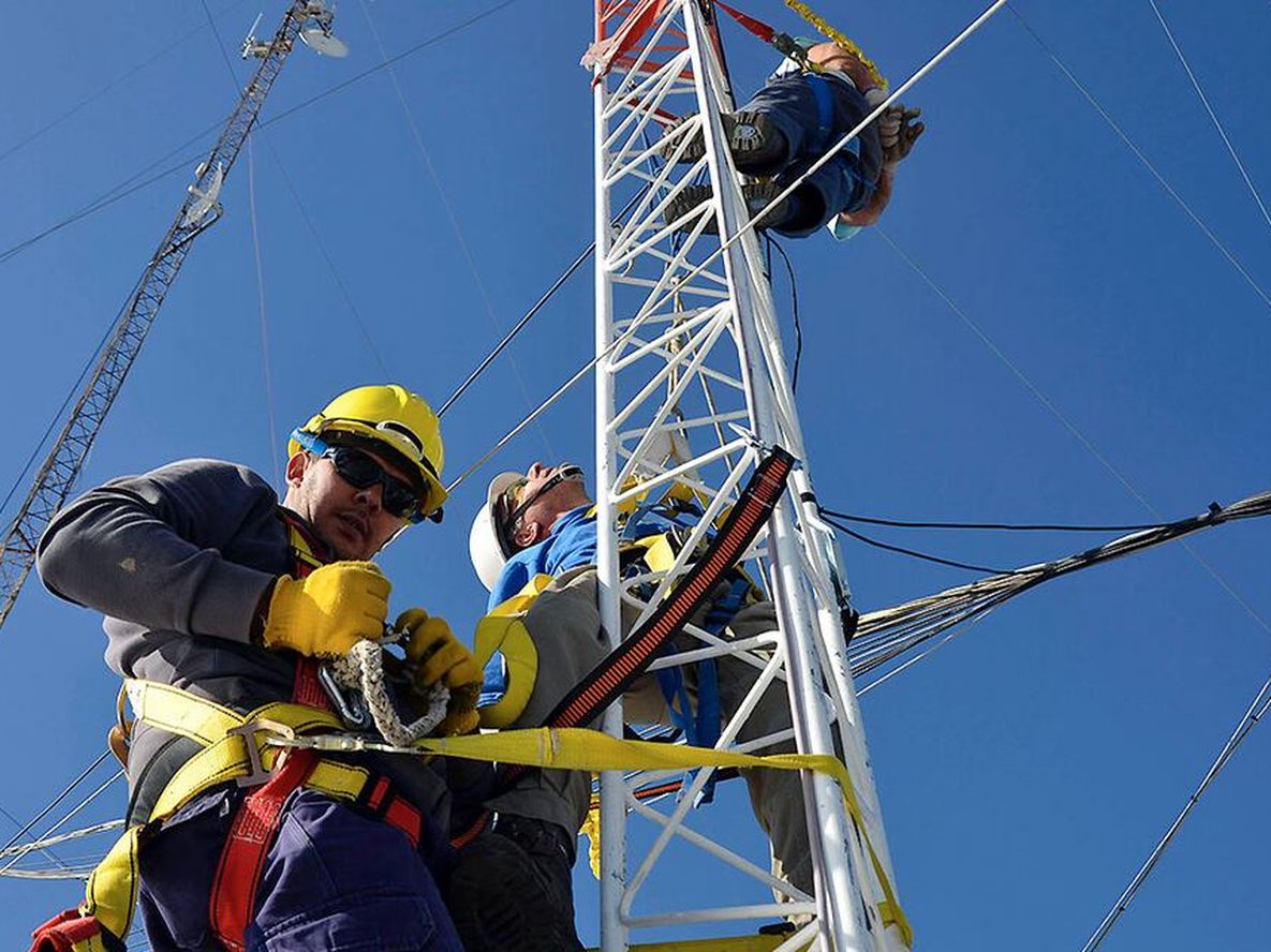 El Gobierno ofrece líneas de financiamiento con aportes no reembolsables para fomentar la construcción de antenas en zonas rurales y de difícil acceso. / Foto: Los Andes