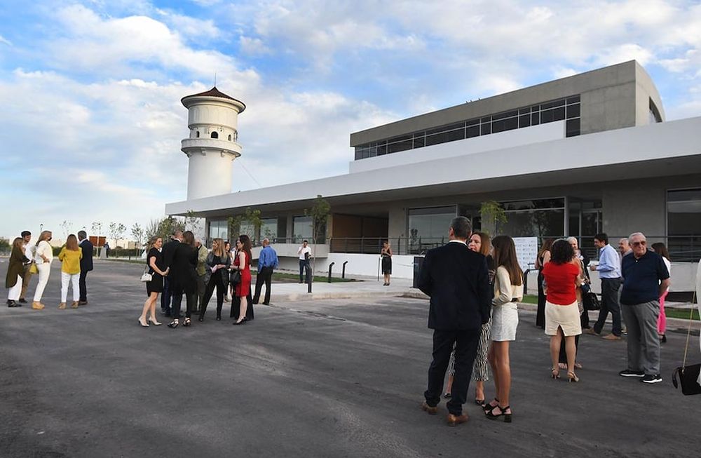 Inauguración del edificio de oficinas y locales en el Torreón, ubicado en calle Rawson 2600 de luzuriaga Maipú.