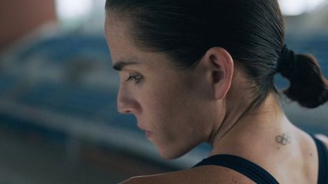 Los Andes | Karla Souza, actriz protagónica y productora de La caída, entrega una poderosa interpretación.